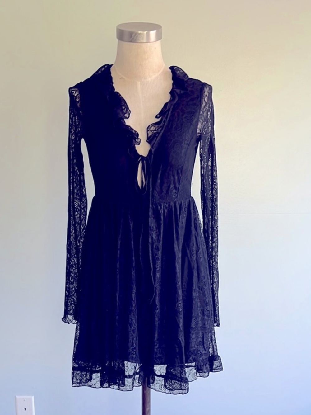 UO Janet Lace Long Sleeve Mini Dress - Picture 4 of 10